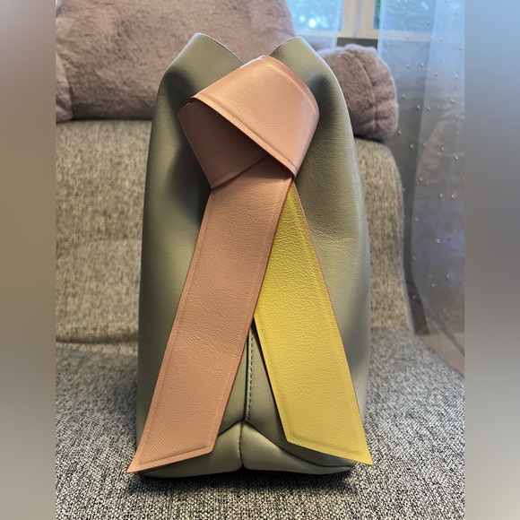 Acne Studios Musubi Midi Tote in Pale Blue and Pink - Picture 4 of 15